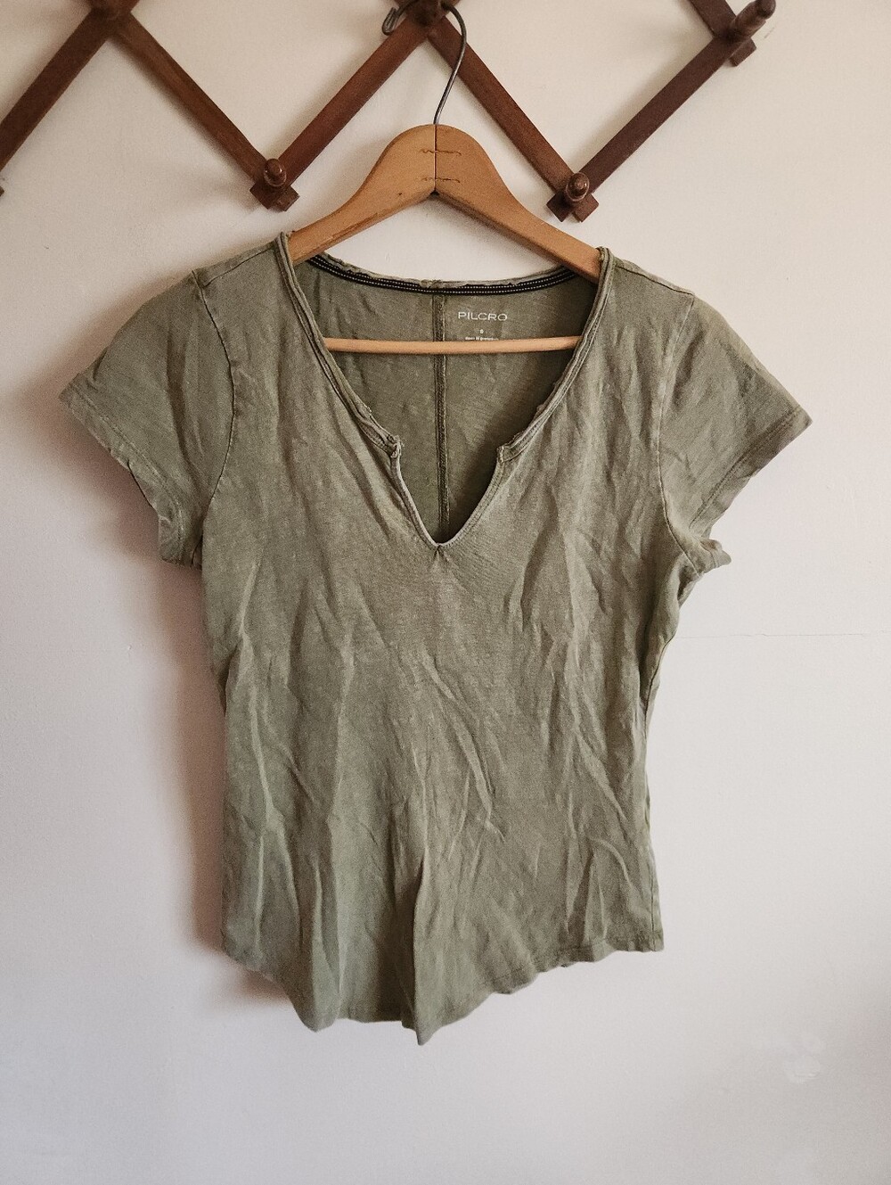 Pilcro Olive Green Short Sleeve V-Neck Tee Raw Hem Distressed Small